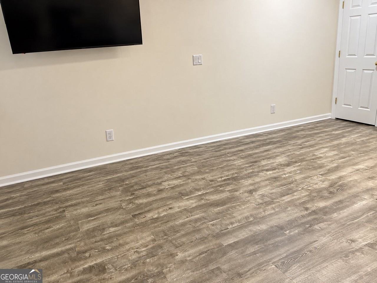 3274 Mill Springs Cir - Photo 3 of 7