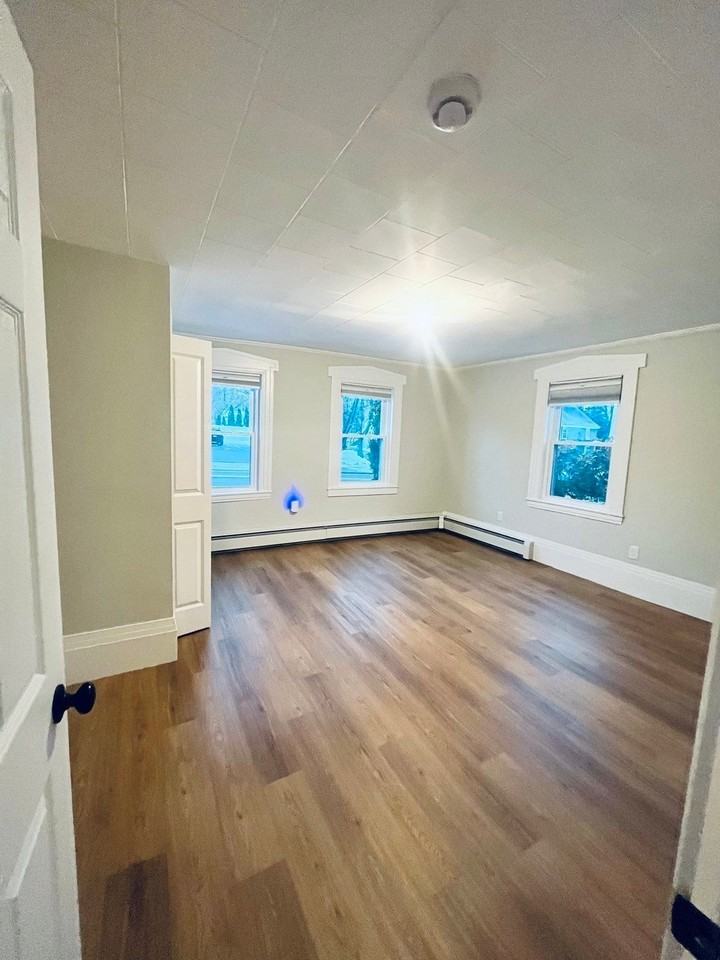 100 Main St - Photo 3 of 11