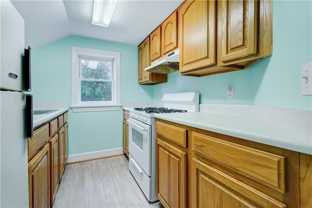226 Stutson St - Photo 2 of 3