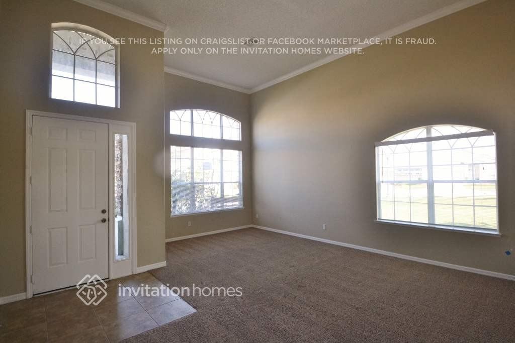 2742 Sand Arbor Cir - Photo 2 of 12