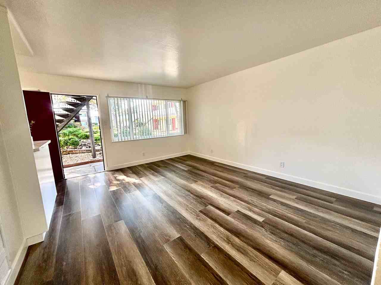 1530/40 Kentwood Apartments - Photo 2 of 14