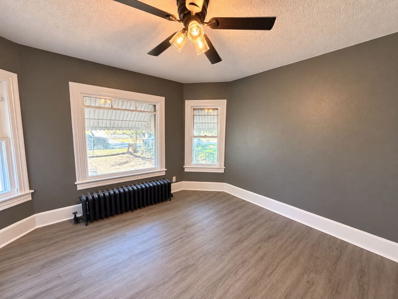 1431 9th St - Photo 2 of 12