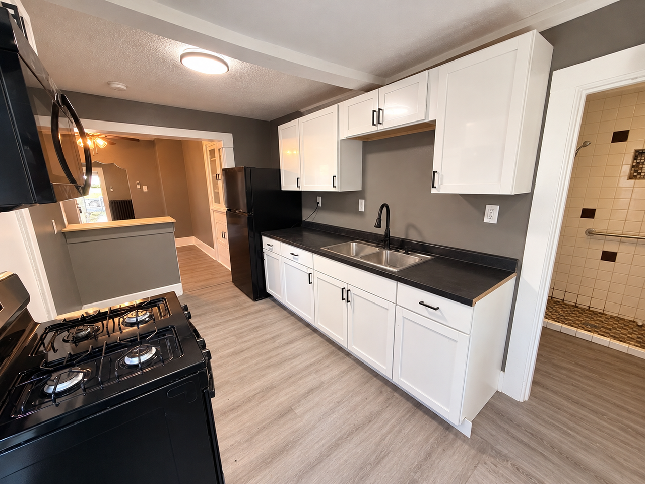 1431 9th St - Photo 5 of 12