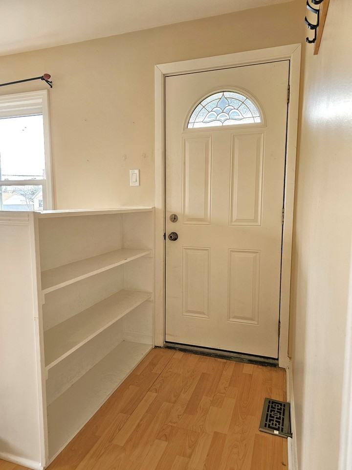 105 Linwood Ave - Photo 4 of 16