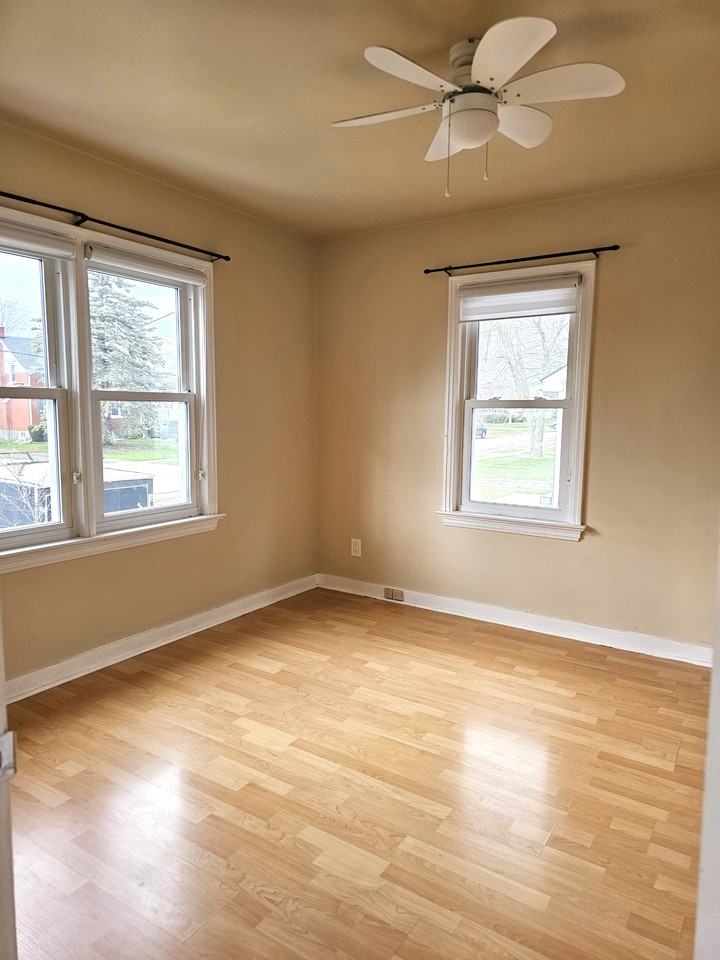 105 Linwood Ave - Photo 6 of 16