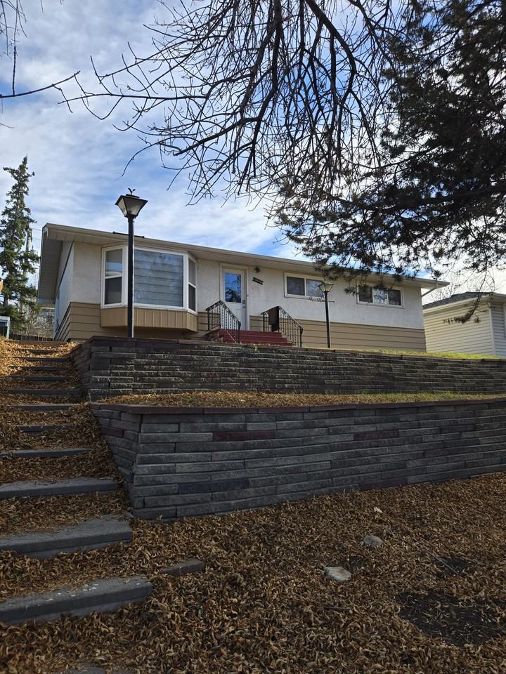 1440 16 St Ne - Photo 2 of 23