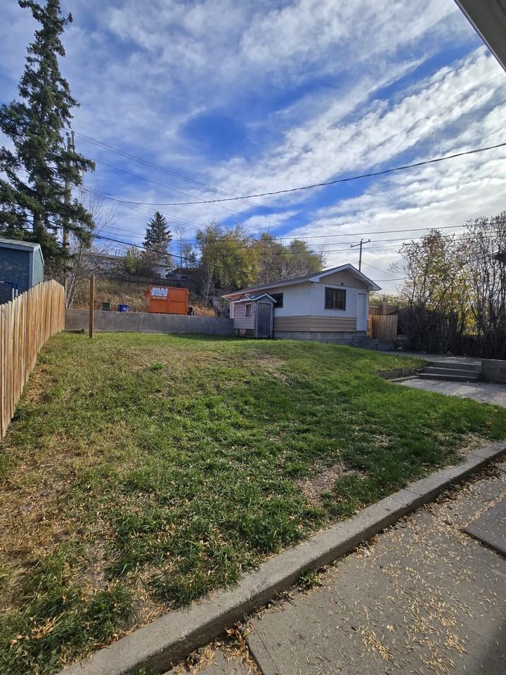 1440 16 St Ne - Photo 3 of 23