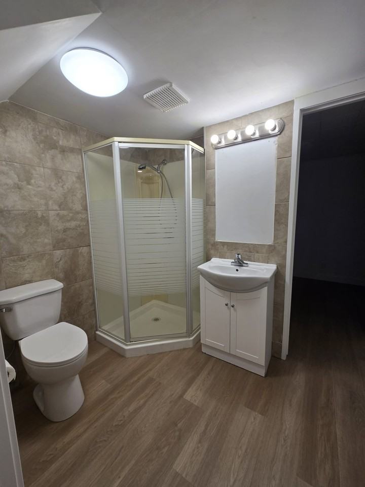 1440 16 St Ne - Photo 5 of 23