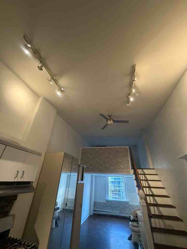 244 Dundas St - Photo 3 of 21