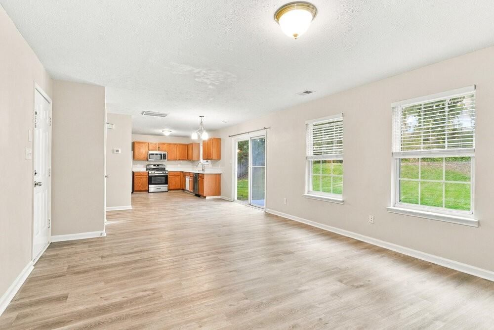 2405 Liberton Ct - Photo 5 of 17
