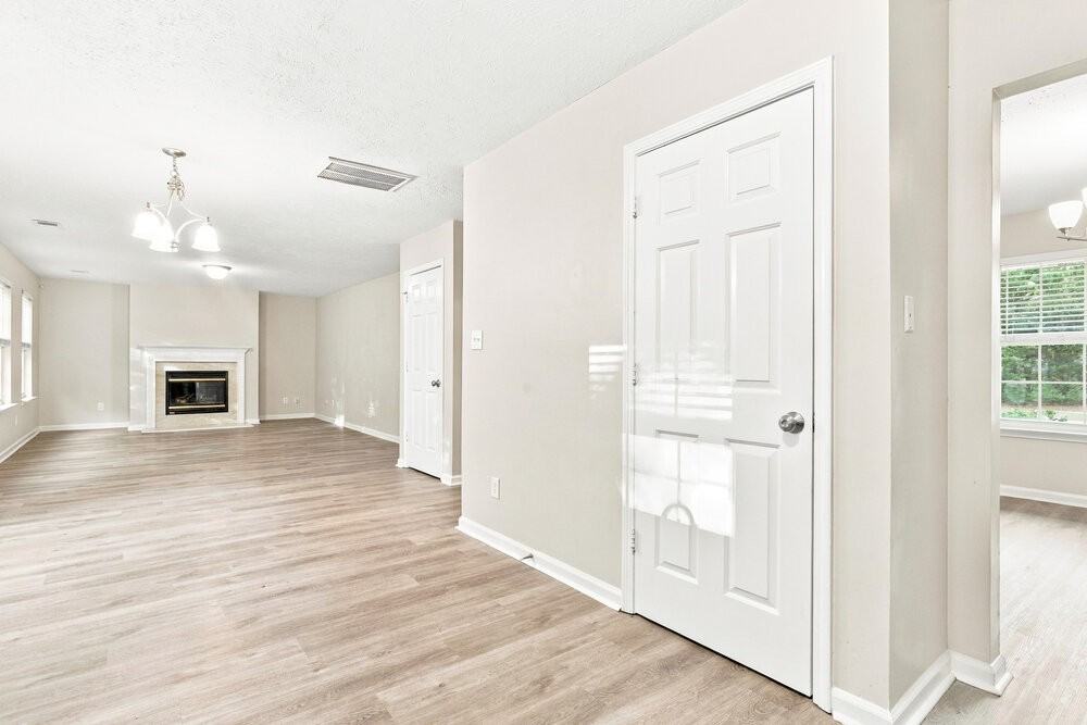 2405 Liberton Ct - Photo 6 of 17