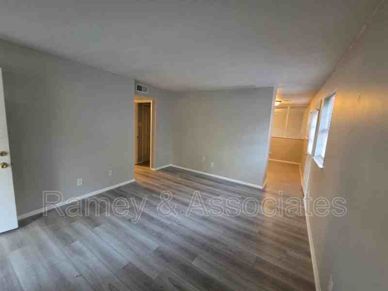 11003 Altsheler Pl - Photo 4 of 13