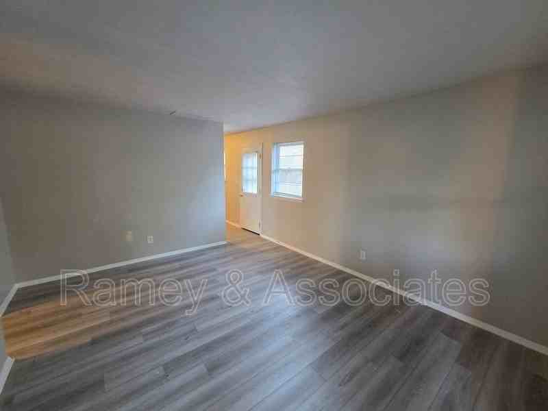 11003 Altsheler Pl - Photo 5 of 13