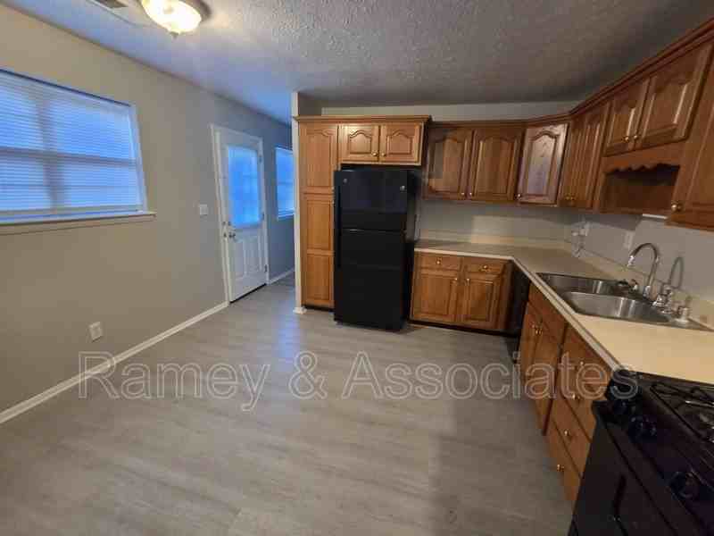 11003 Altsheler Pl - Photo 7 of 13