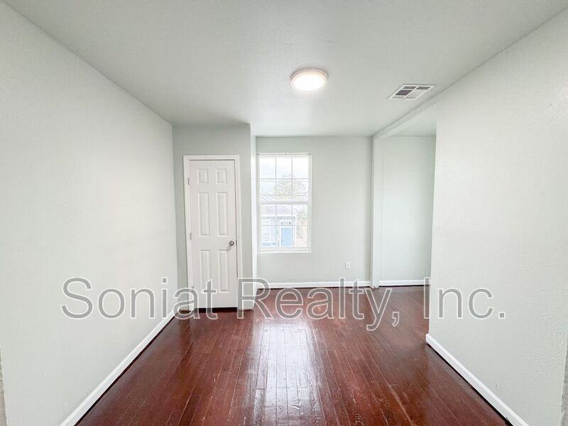 3433 Lasalle St - Photo 2 of 11