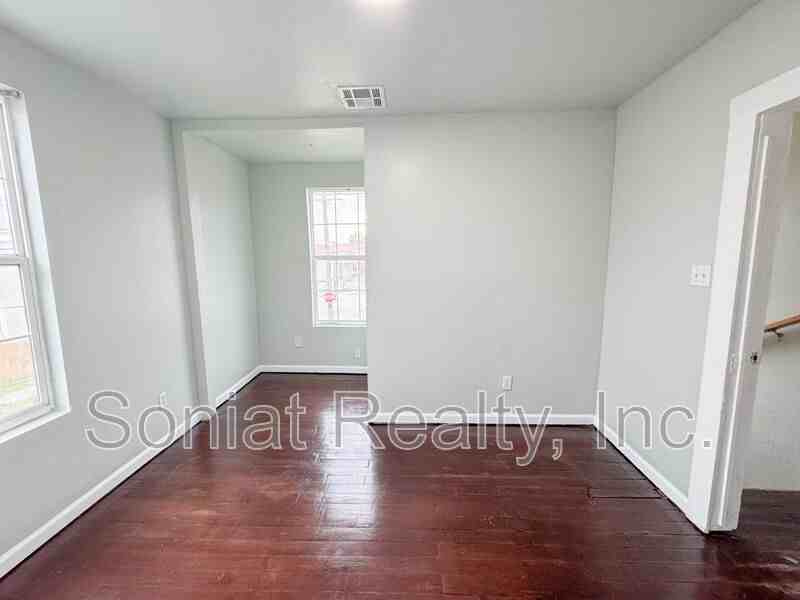 3433 Lasalle St - Photo 3 of 11