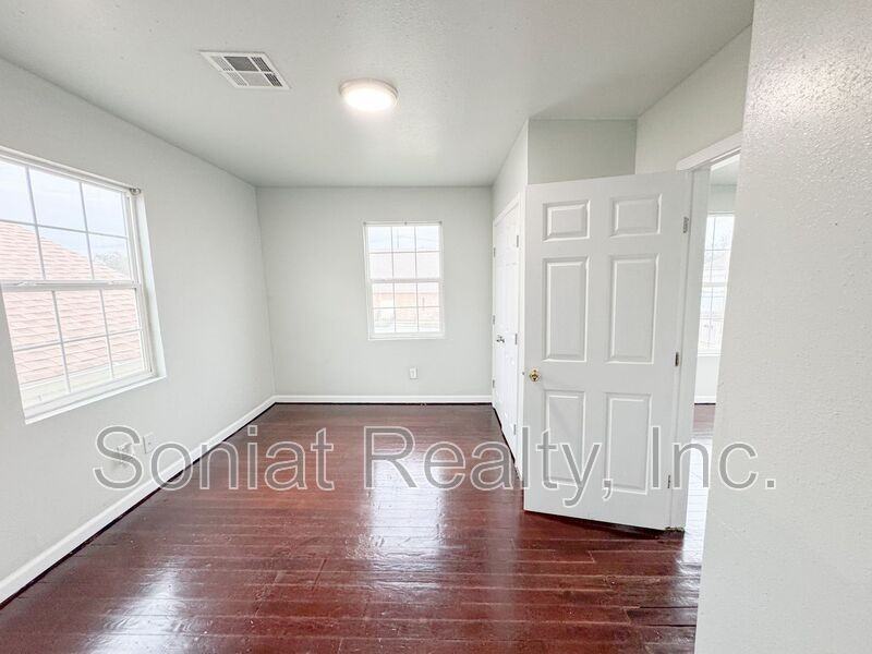 3433 Lasalle St - Photo 4 of 11