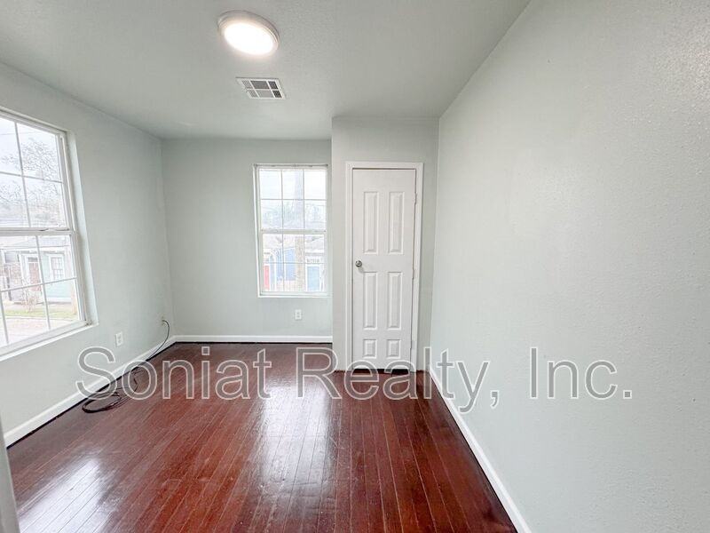3433 Lasalle St - Photo 5 of 11