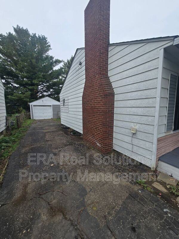 2185 Homestead Dr - Photo 3 of 20