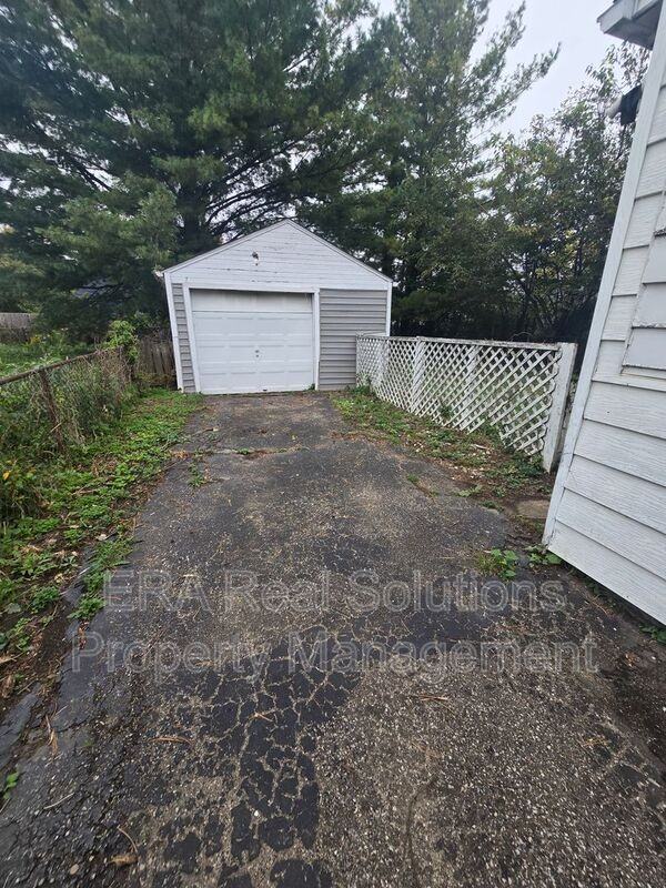 2185 Homestead Dr - Photo 4 of 20