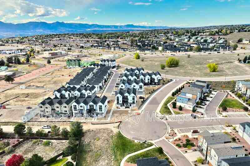 4057 Decender Grv - Photo 4 of 50