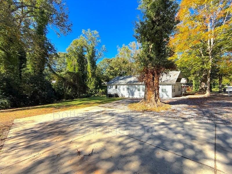 1011 S Weldon St - Photo 3 of 6