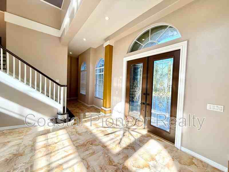 10334 Longwood Dr - Photo 6 of 50