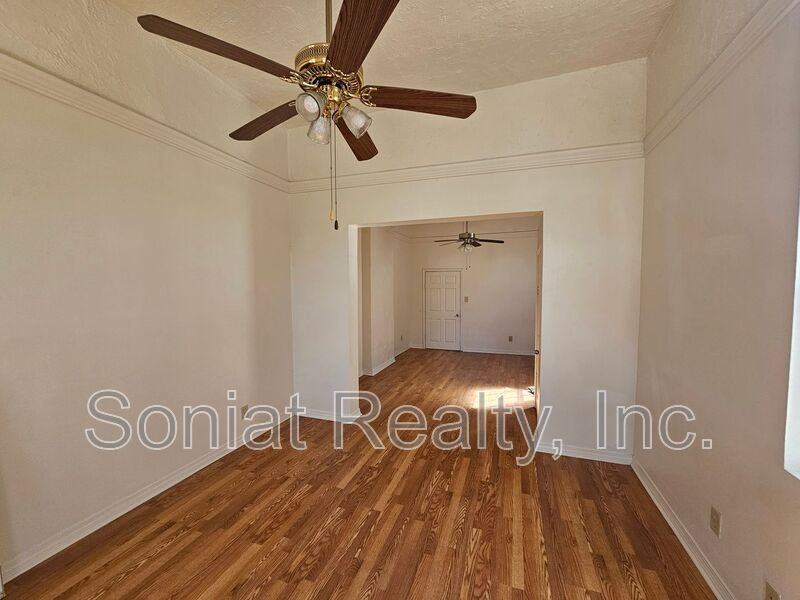 3305 Palmyra St - Photo 2 of 7
