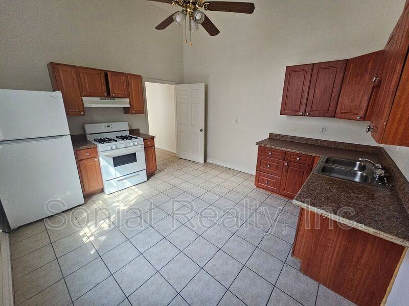 3305 Palmyra St - Photo 5 of 7