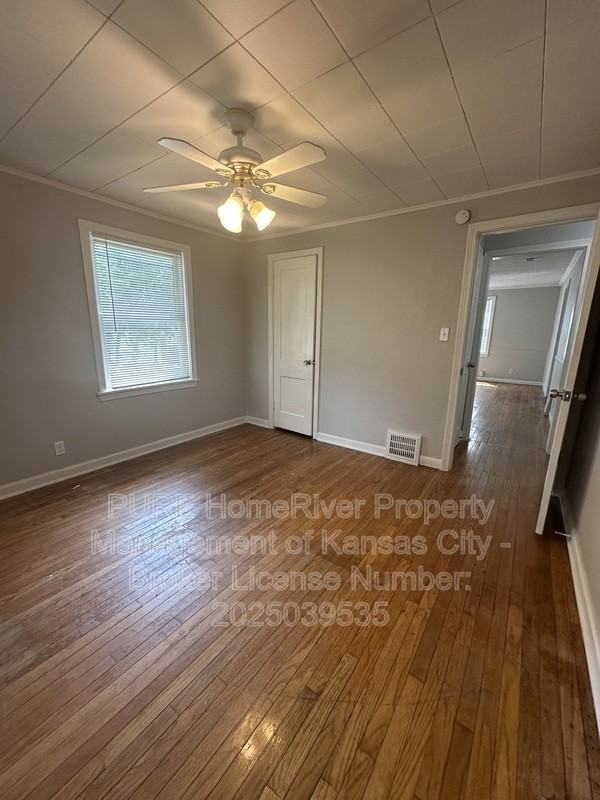 7610 E 49th St - Photo 4 of 21