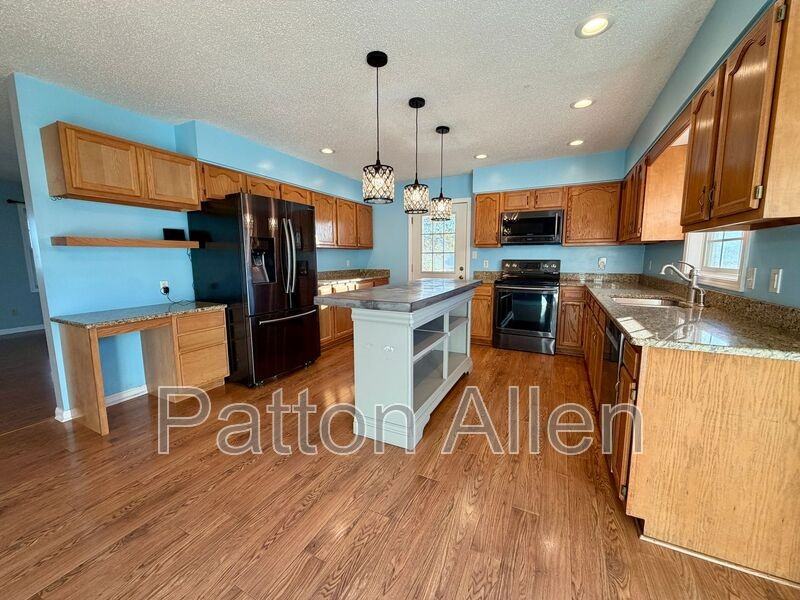 271 Breton Ridge Rd - Photo 3 of 37