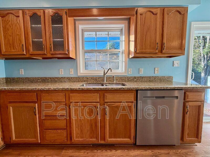 271 Breton Ridge Rd - Photo 5 of 37