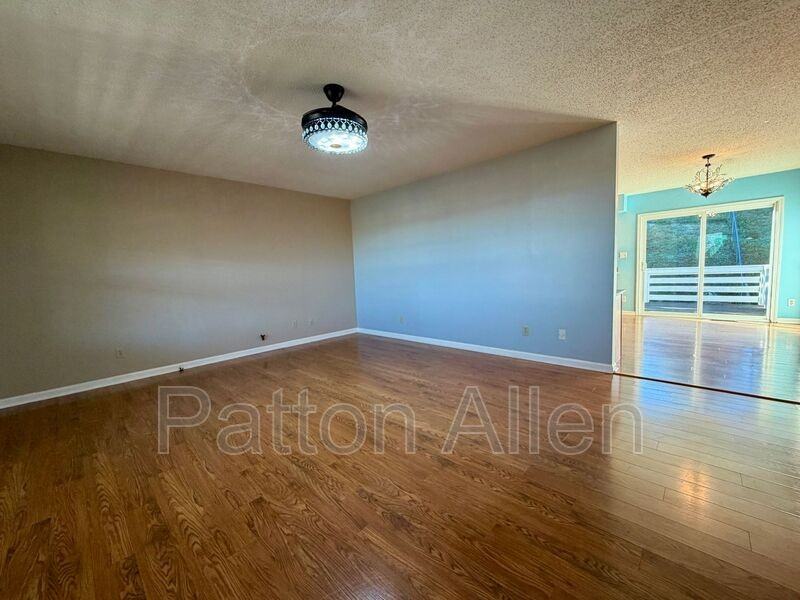 271 Breton Ridge Rd - Photo 7 of 37