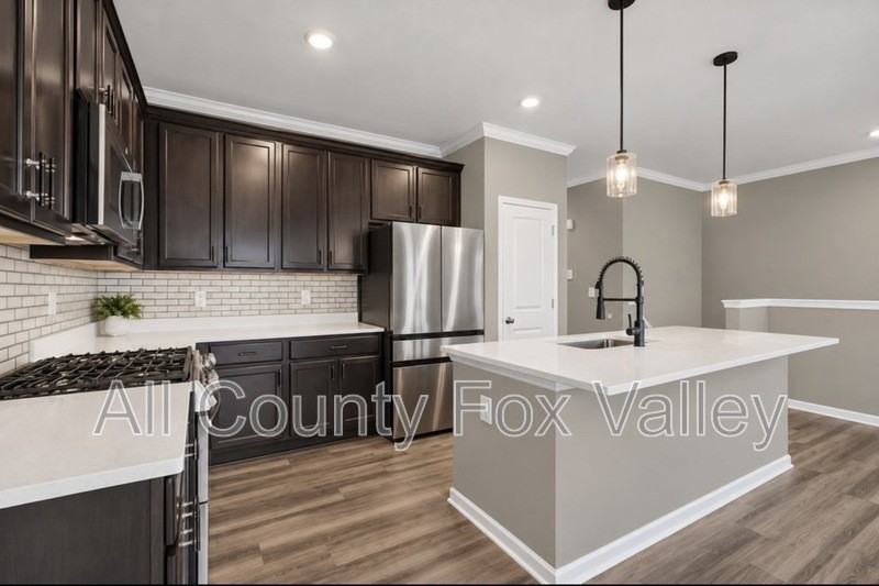 504 Comstock Rd - Photo 4 of 15