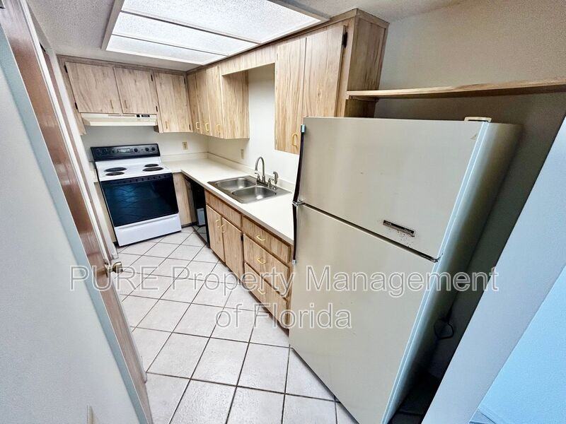 3002 Seterrace #B - Photo 7 of 14