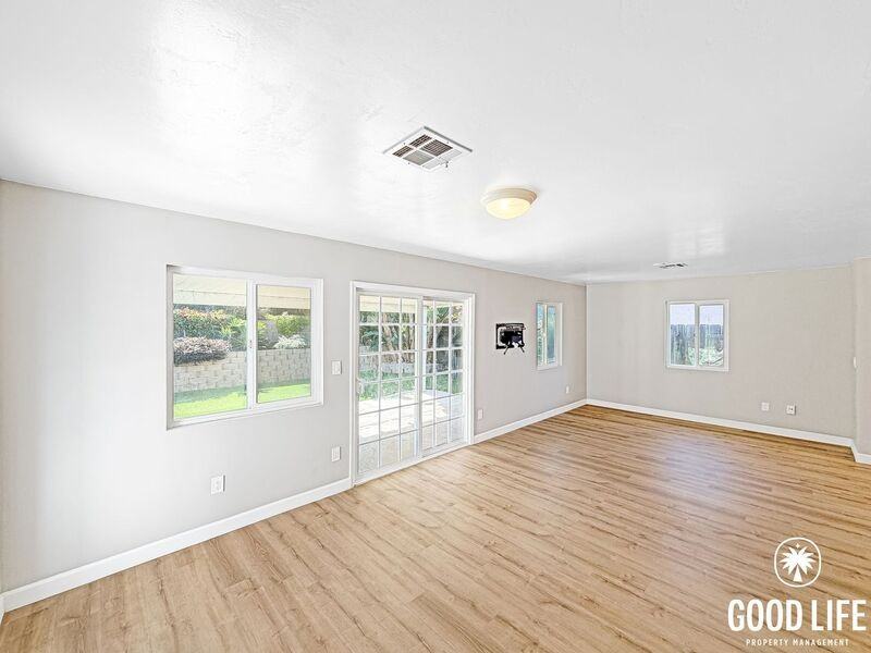 7017 Ballinger Ave - Photo 3 of 24