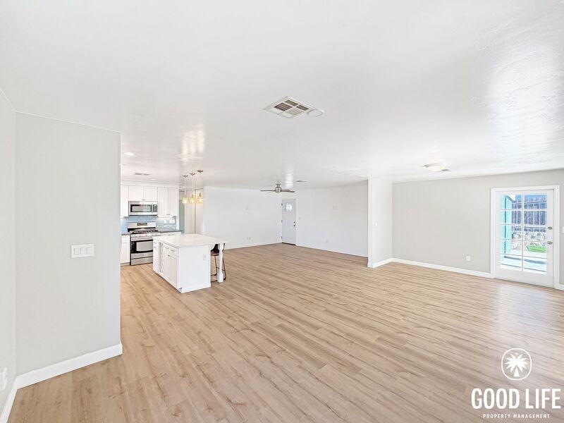 7017 Ballinger Ave - Photo 4 of 24