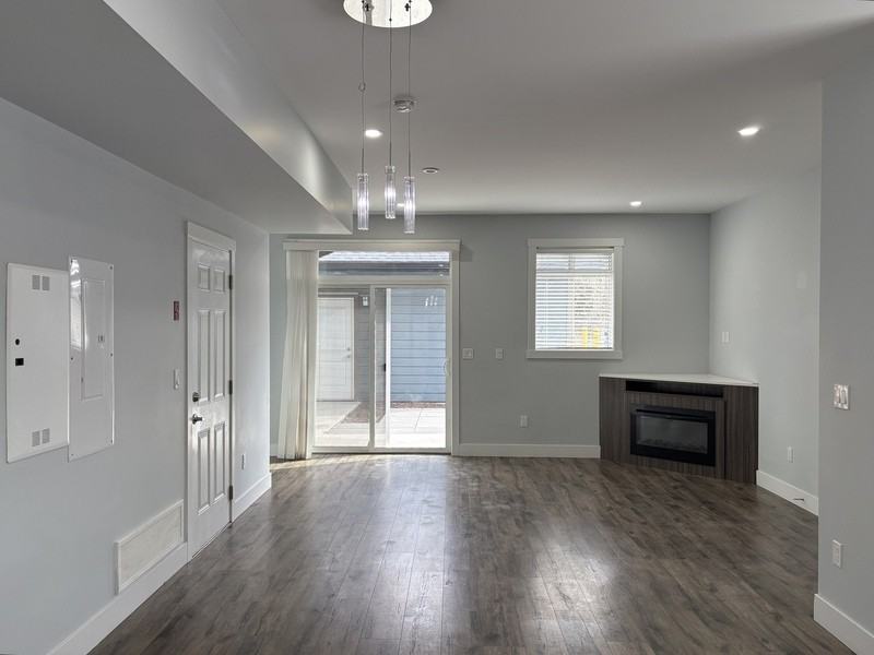 1001 Stockwell Ave #3 - Photo 5 of 22