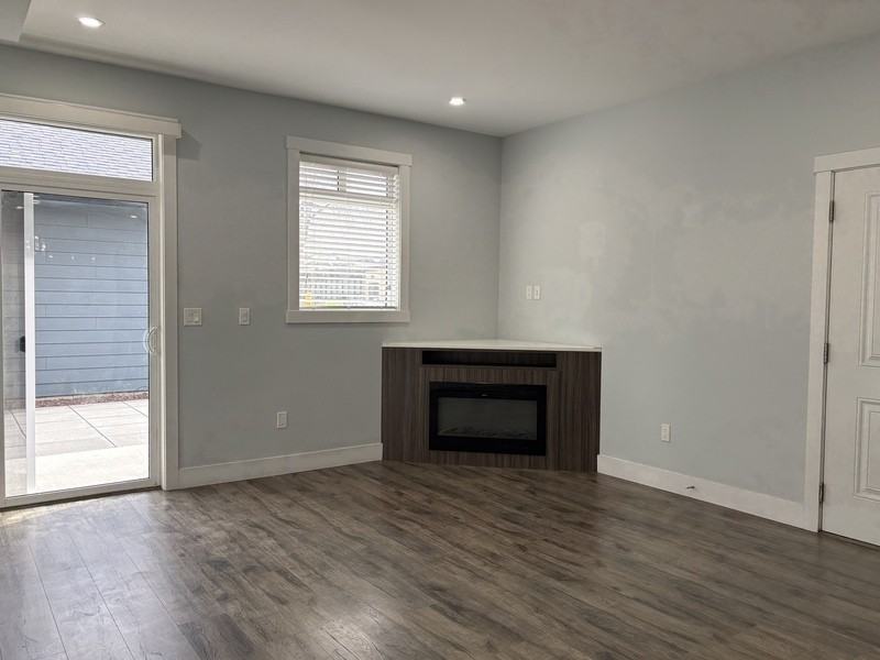 1001 Stockwell Ave #3 - Photo 6 of 22