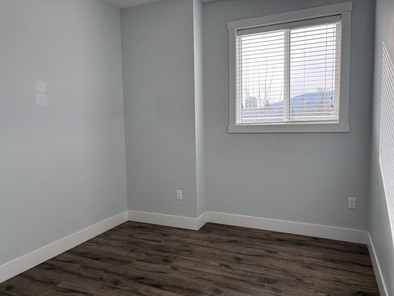 1001 Stockwell Ave #3 - Photo 7 of 22