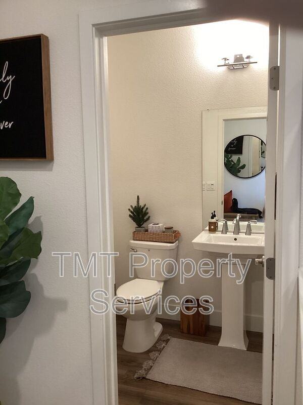 3759 Po River Way - Photo 4 of 39