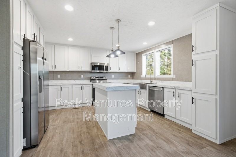 181 Youngs Dr - Photo 2 of 14