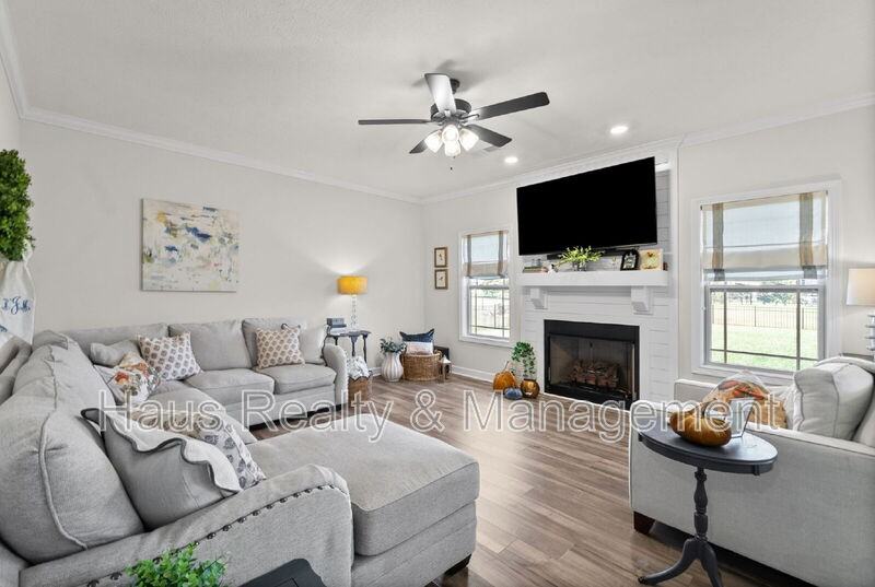 1882 Shield Dr - Photo 6 of 43