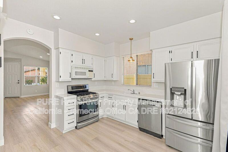 27500 Parkside Dr - Photo 2 of 20
