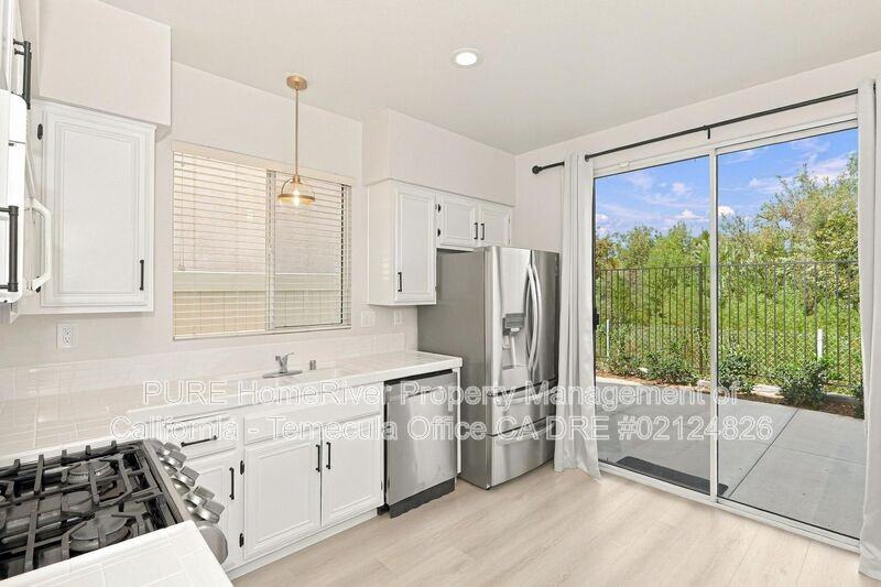 27500 Parkside Dr - Photo 3 of 20