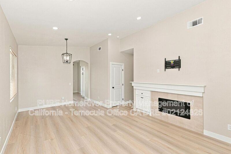 27500 Parkside Dr - Photo 7 of 20