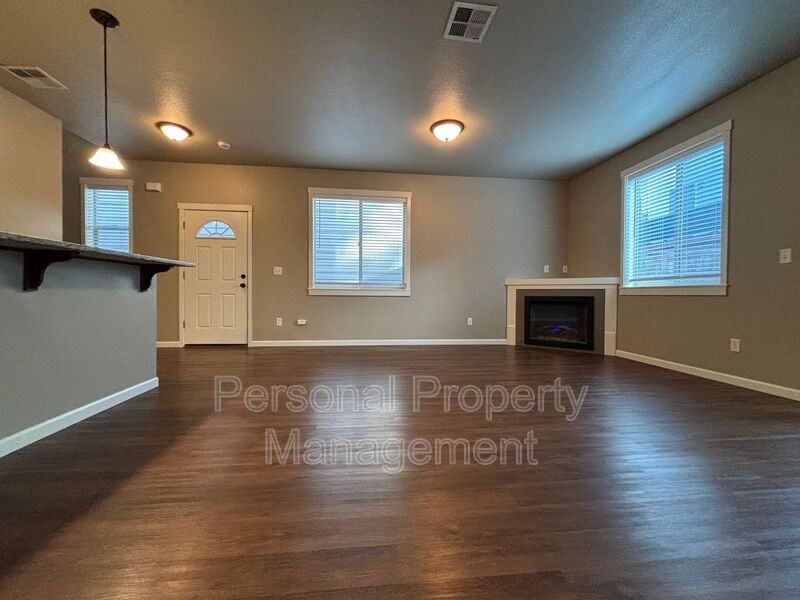 3303 Ne 43rd Pl - Photo 2 of 23