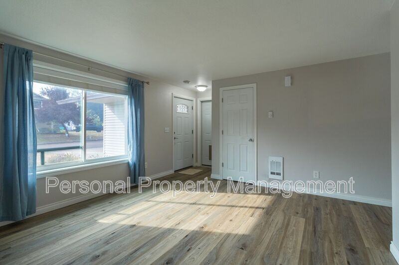 13906 Ne 52nd St - Photo 2 of 14