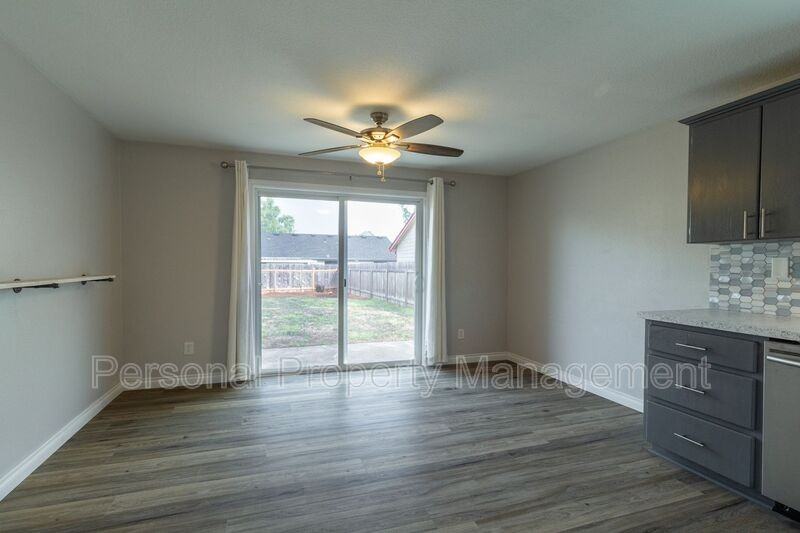 13906 Ne 52nd St - Photo 3 of 14