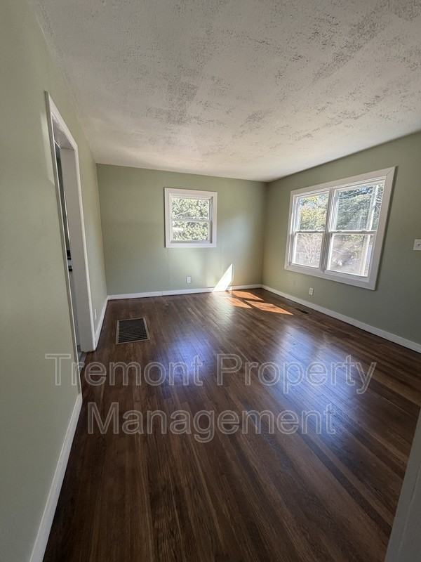 5241 Lomnick St - Photo 6 of 7